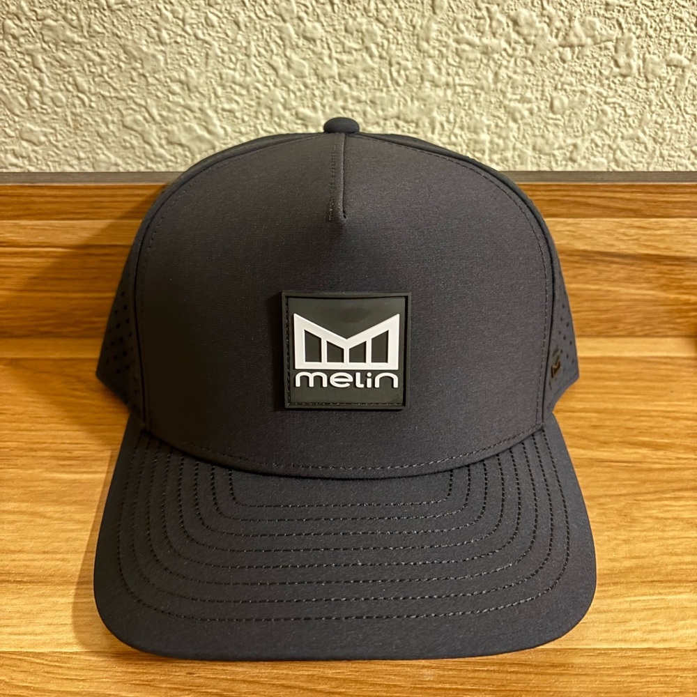 *Brand New* Melin ODYSEA STACKED HYDRO Performance Snapback Hat Size Classic